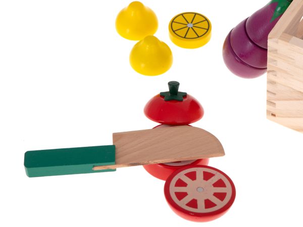 Wooden vegetables to cut with a magnet in a box+accessories