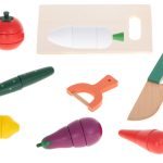 Wooden vegetables to cut with a magnet in a box+accessories