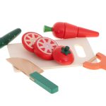 Wooden vegetables to cut with a magnet in a box+accessories