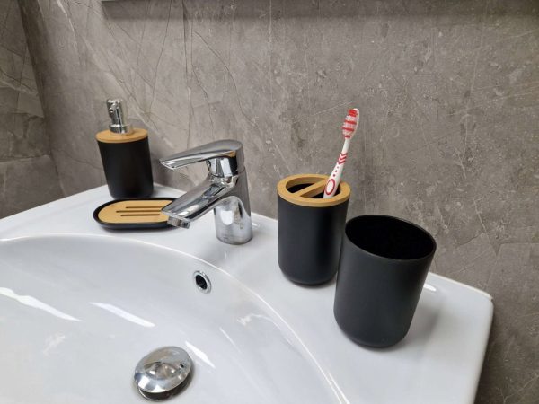 Bathroom set black
