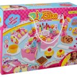 Birthday cake to slicing