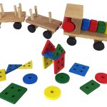 Wooden Train Locomotive. 2 Detachable Wagons